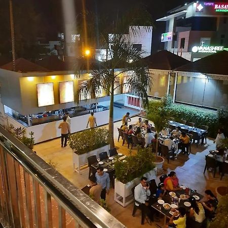 Hotel Madhuvan International Bijāpur Exterior foto