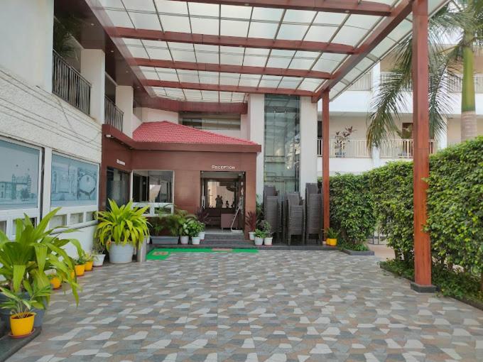 Hotel Madhuvan International Bijāpur Exterior foto