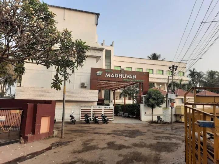 Hotel Madhuvan International Bijāpur Exterior foto